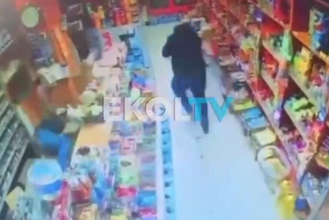 İstanbulda marketdə kassir güllələnib 