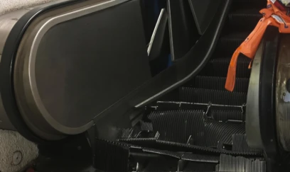 Bakıda yeraltı keçiddə eskalator QIRILDI: Xəsarət alanlar var