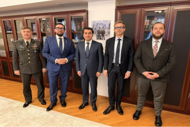 Hikmət Hacıyev NATO-nun Cənubi Qafqazdakı Ofisinin rəhbəri ilə görüşüb