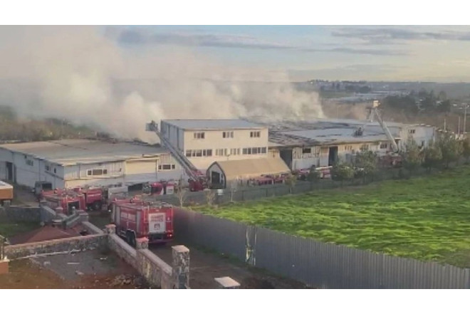 Türkiyədə karton fabrikində YANĞIN