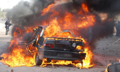 Bakıda hotelin qarajında iki maşın yanıb