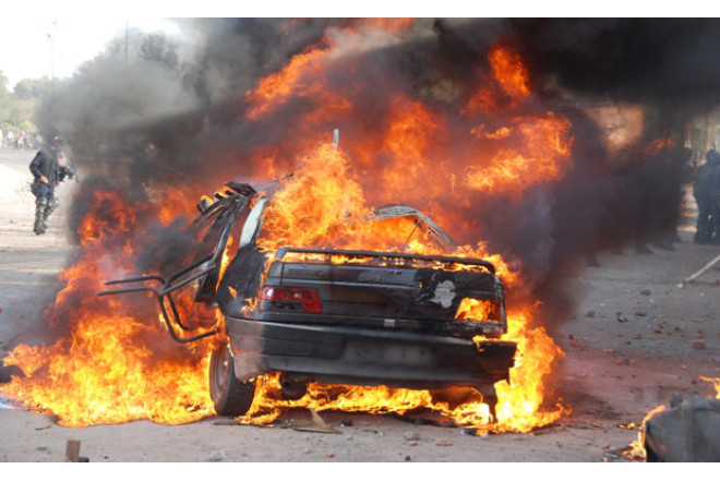 Bakıda hotelin qarajında iki maşın yanıb