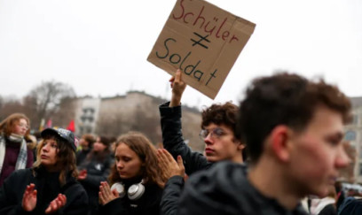 Almaniyada məktəblilər ayağa qalxdı - “Əsgər getmək istəmirik”