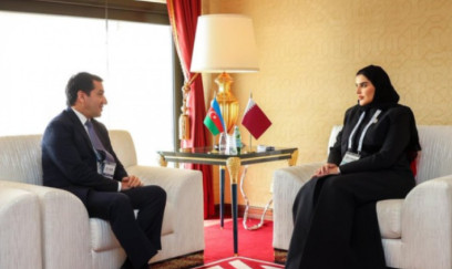 Hikmət Hacıyev Qətərin dövlət naziri ilə görüşüb 