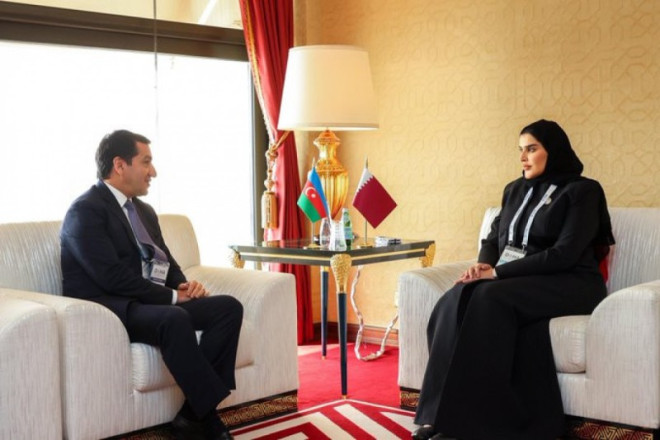 Hikmət Hacıyev Qətərin dövlət naziri ilə görüşüb 