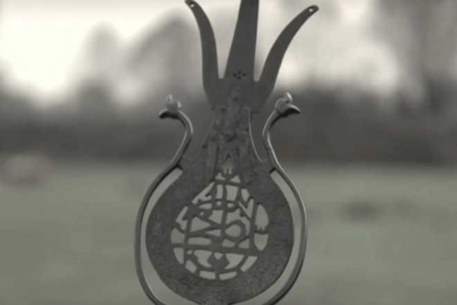 Astarada Səfəvilərə aid döyüş bayrağının başlığı TAPILDI - VİDEO