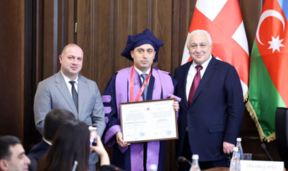 Emin Əmrullayev fəxri doktor adı ilə təltif olunub 