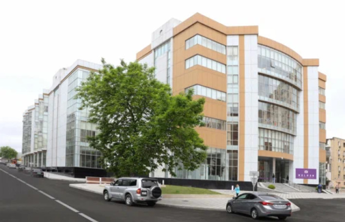 Pasientini ÇILPAQ paylaşan həkim ATU-da çalışmır - YENİLƏNİB