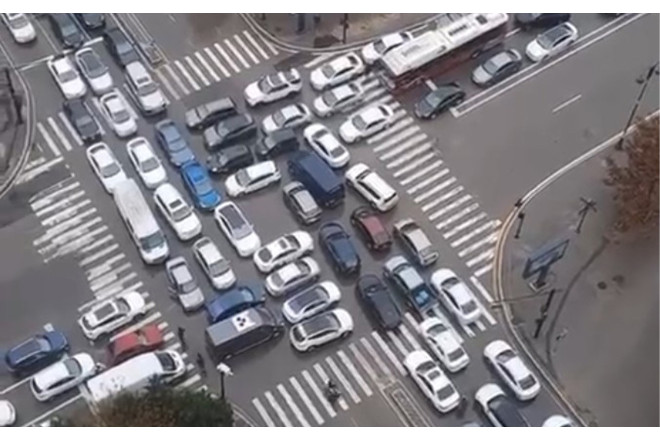 Şəhərdaxili tıxac narazılıq yaratdı – VİDEO + YENİLƏNİB