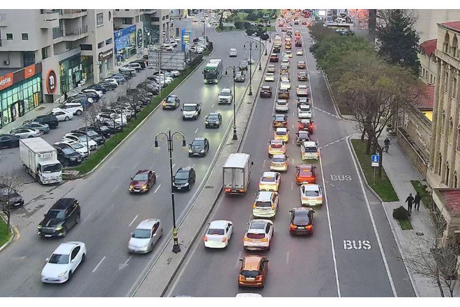 11 istiqamətdə tıxac var 