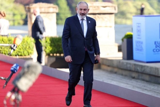 Paşinyan Almaniyada səfərdədir