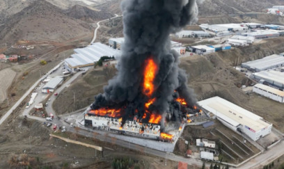Türkiyədə fabrik yanır