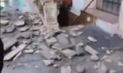 Bakıda yaşayış binasında eyvan uçdu - Xəsarət alan var + VİDEO