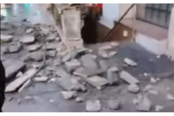 Bakıda yaşayış binasında eyvan uçdu - Xəsarət alan var + VİDEO