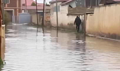 Bakıda leysan: Qəsəbələri su basdı, azyaşlı yaralanıb