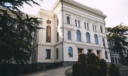 Gürcüstanda ali məktəblərdə təhsil müddəti qısaldılıb 