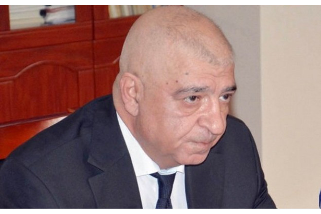 Rektorluqdan kənarlaşdırılan Şahin Əliyev Ramiz Mehdiyevi tərifləyib