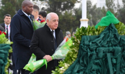 Əli Əsədov Neytrallıq Abidəsini ziyarət etdi 