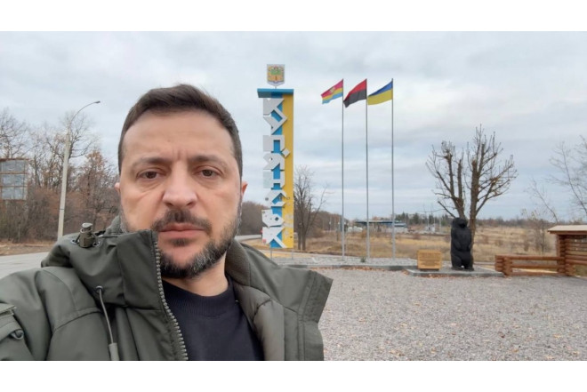 Zelenski ağır döyüşlərin getdiyi Kupyanskda