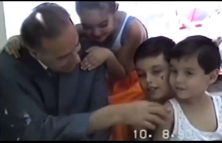 Ulu Öndər Heydər Əliyevin nəvələri ilə səmimi görüntüləri - VİDEO