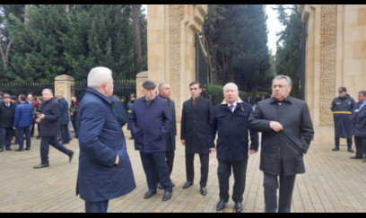 Rəsmilər Fəxri xiyabanda - YENİLƏNDİ + FOTO/VİDEO