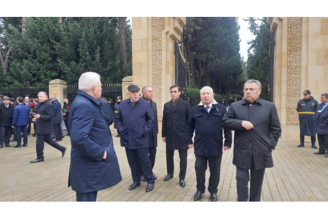 Rəsmilər Fəxri xiyabanda - YENİLƏNDİ + FOTO/VİDEO