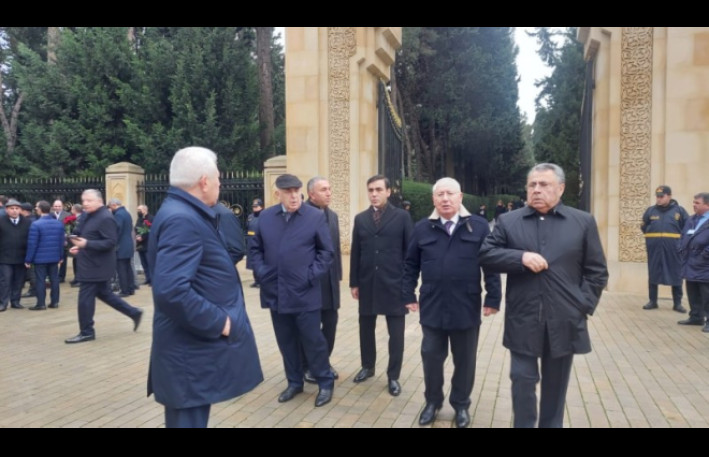 Rəsmilər Fəxri xiyabanda - YENİLƏNDİ + FOTO/VİDEO