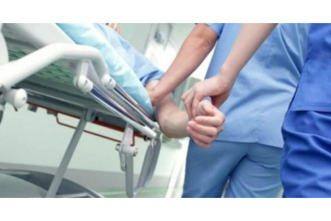 Gəncədə qadın binadan yıxılıb 