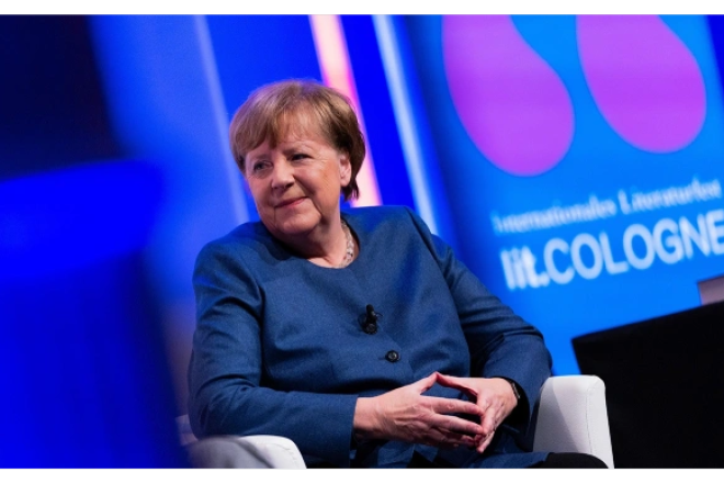 Merkel məşhur əl jestini tərkidib