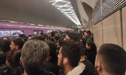 Metroda problem var: Qatarlar tuneldə qaldı