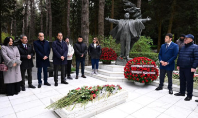 Mədəniyyət Nazirliyi əməkdaşları Rəşid Behbudovun məzarını ziyarət etdi