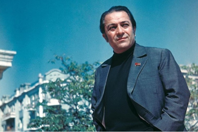 Bənzərsiz səs, əvəzolunmaz sənətkar: Rəşid Behbudovun anım günüdür