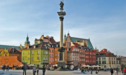 Polşada yeniyetmə məktəbə silahla hücum edib 