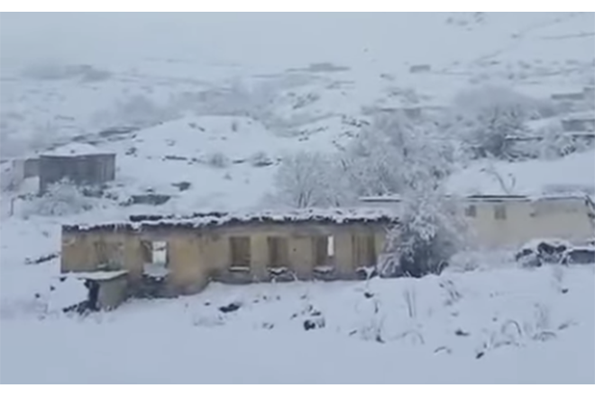 Laçına qar yağır