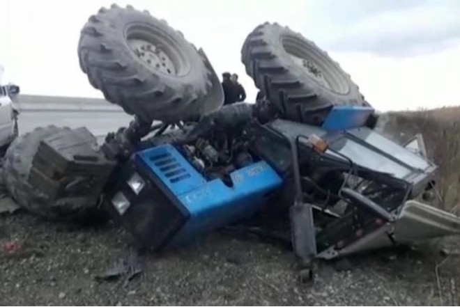 Ağdamda traktor minaya düşüb, sürücü yaralanıb 