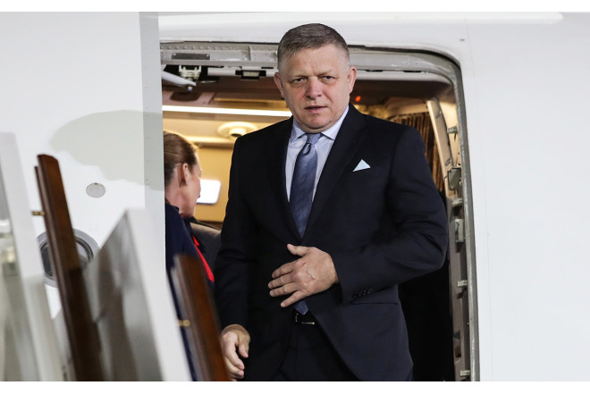 Maşın təyyarəsini zədələdi 