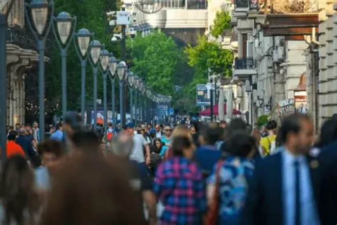 Bir gün bu cəmiyyət özünü ölçmək istəsə, ac qalanların gözünə baxsın 