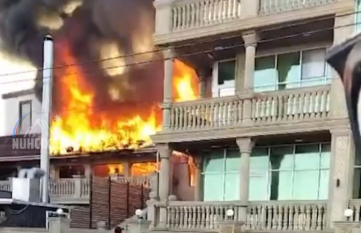Sumqayıtda hotel yanır 
