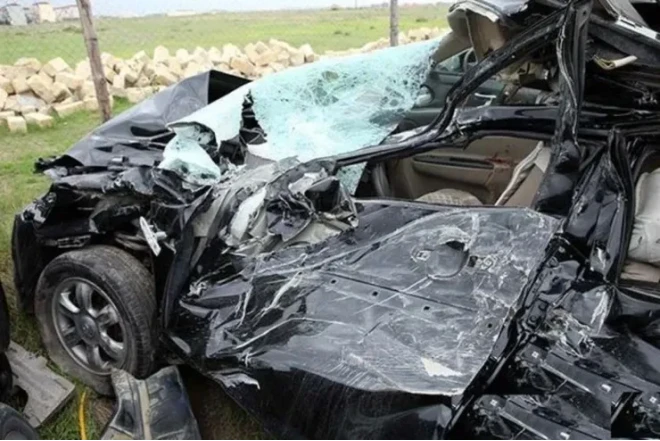 Qazaxda maşın hasara çırpıldı - Ölən və yaralanan var