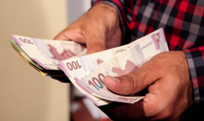 Rəsmi qərar: Bu şəxslərə 500 manat bayram pulu verildi