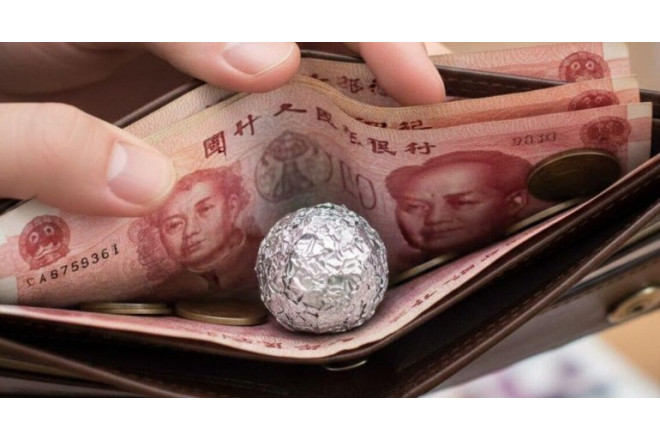 Çinlilər niyə pul kisələrində alüminium folyo daşıyır? 