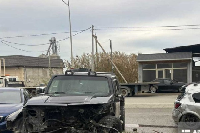 Kürdəxanıda iki avtomobil toqquşdu 