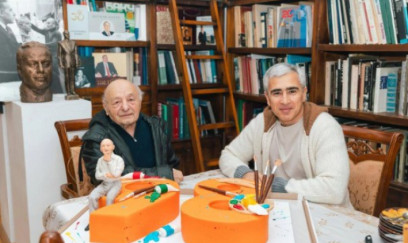 Prezidentin köməkçisi Xalq rəssamını evində ziyarət etdi 