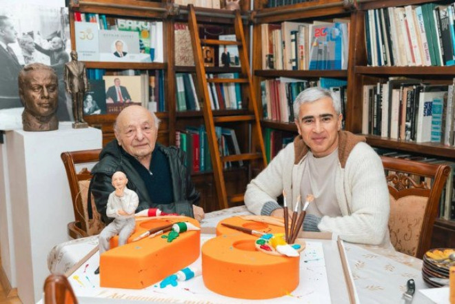 Prezidentin köməkçisi Xalq rəssamını evində ziyarət etdi 