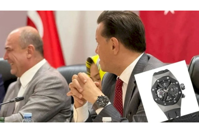 Deputat iclasa 214 min dollarlıq saatla gəldi - FOTO