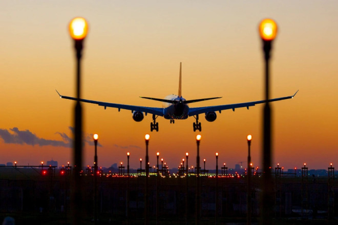 Moskvadan Antalyaya uçan təyyarə Mersinə təcili eniş edib 