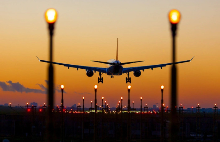 Moskvadan Antalyaya uçan təyyarə Mersinə təcili eniş edib 