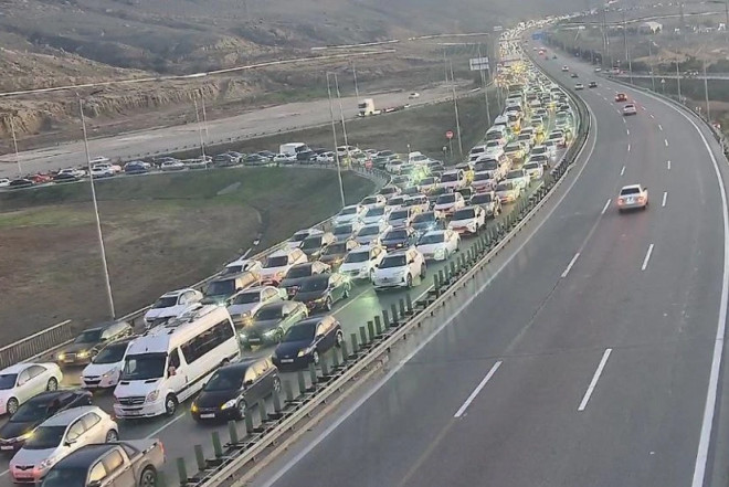 Bakıda 21 istiqamətdə tıxac var 