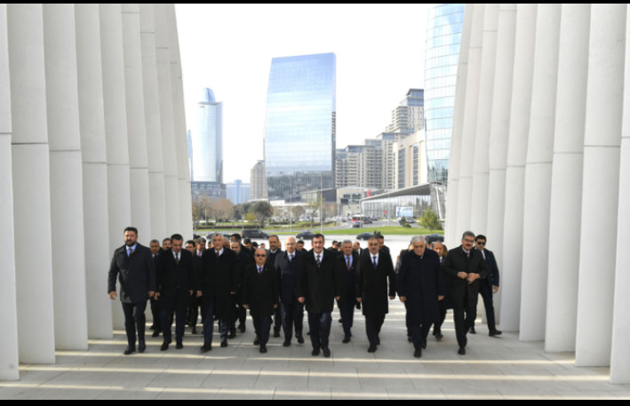 Cevdet Yılmaz Zəfər parkında - FOTOLAR