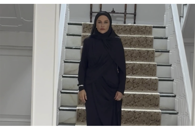 4 il sonra yeni serialı üçün hicab taxdı - FOTOLAR